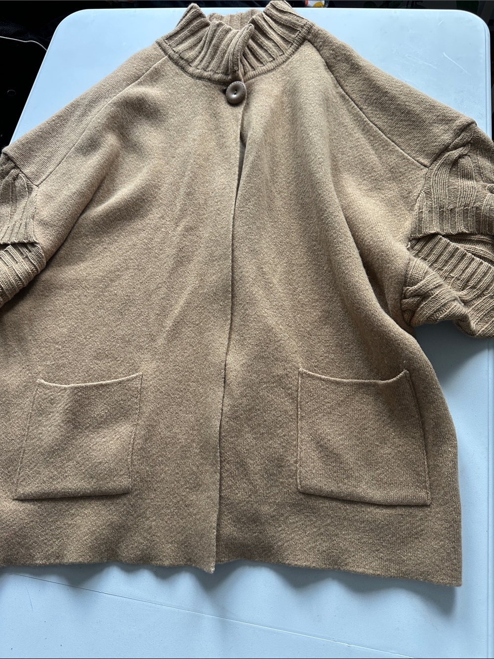 S—Women's Camel Knit Single-Button Cape